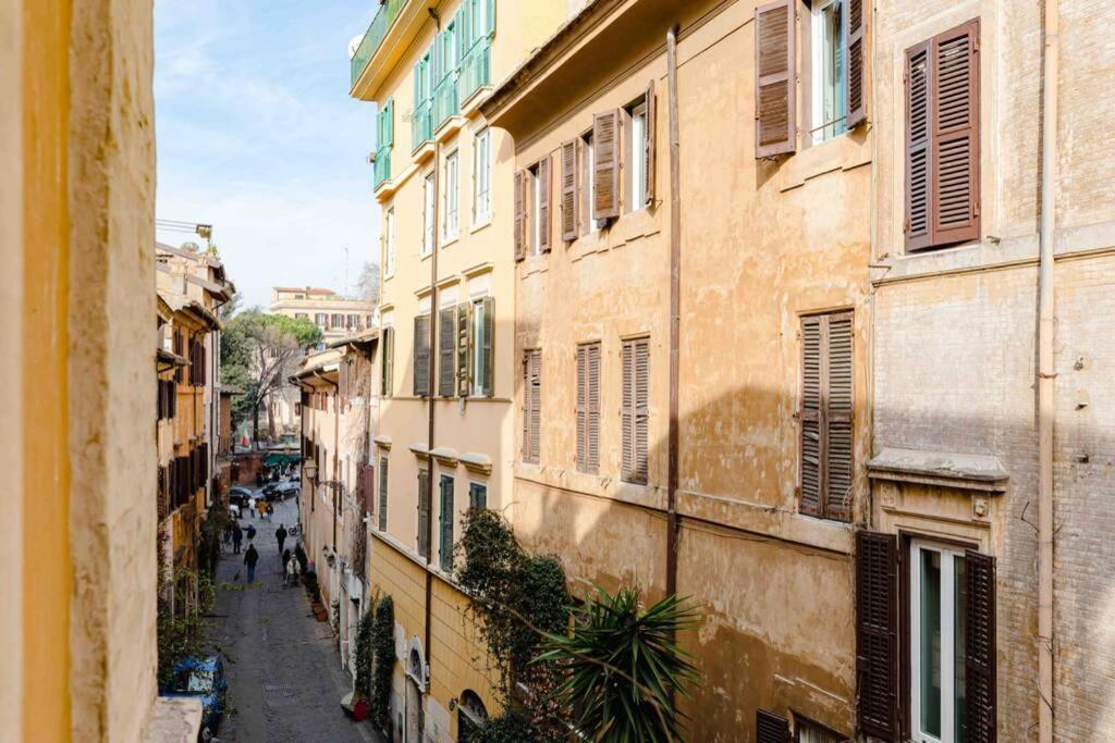 Elegant Trilussa Apartment, Rome